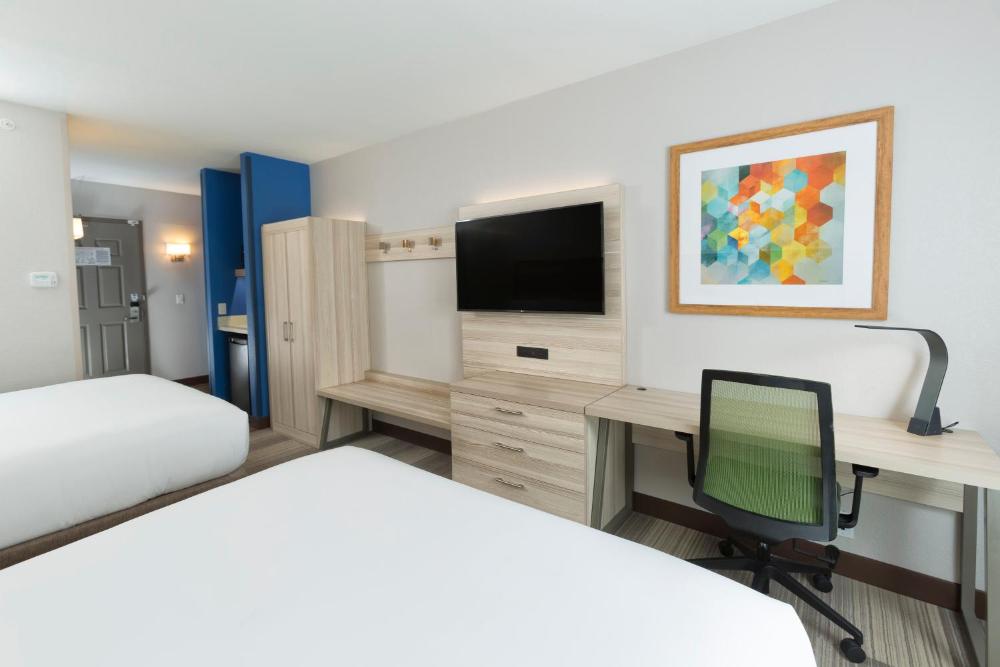 Queen Room with Two Queen Beds - Disability Access Hearing Accessible - Roll-In Shower